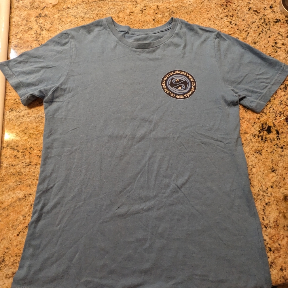 Quicksilver t shirt